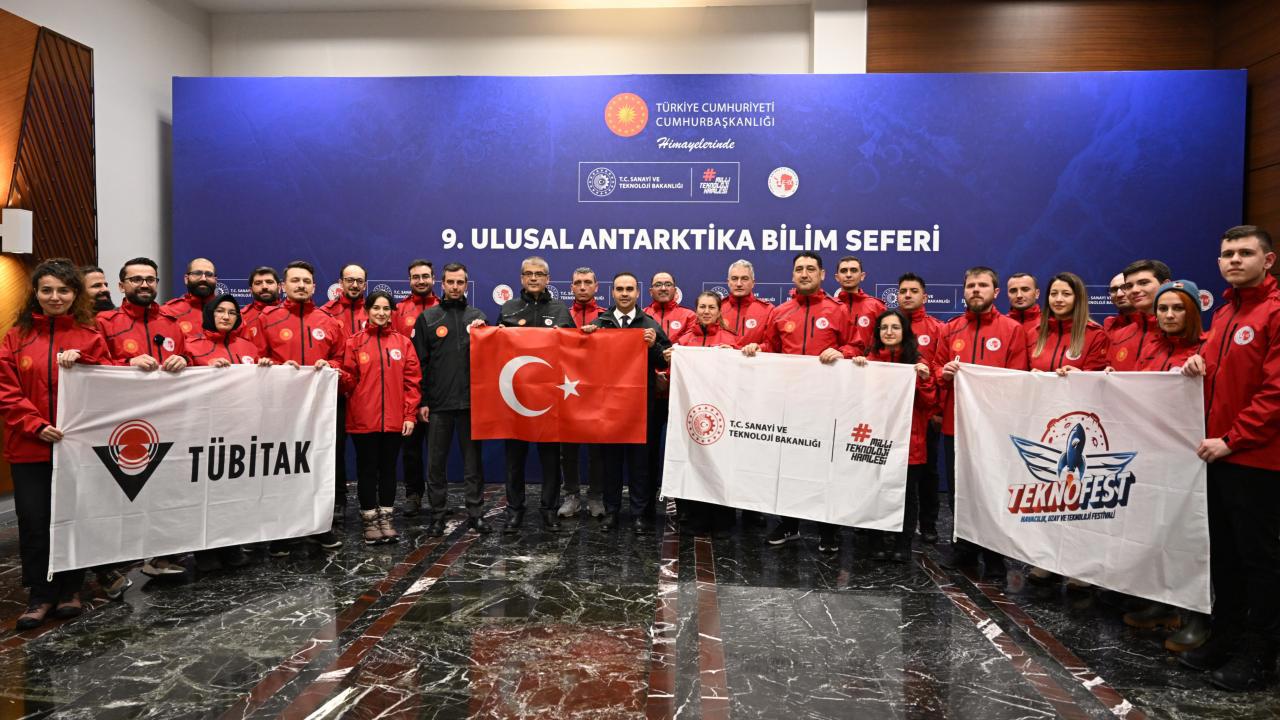 Türk Bilim İnsanları Yine Antarktika'ya Yola Çıktı