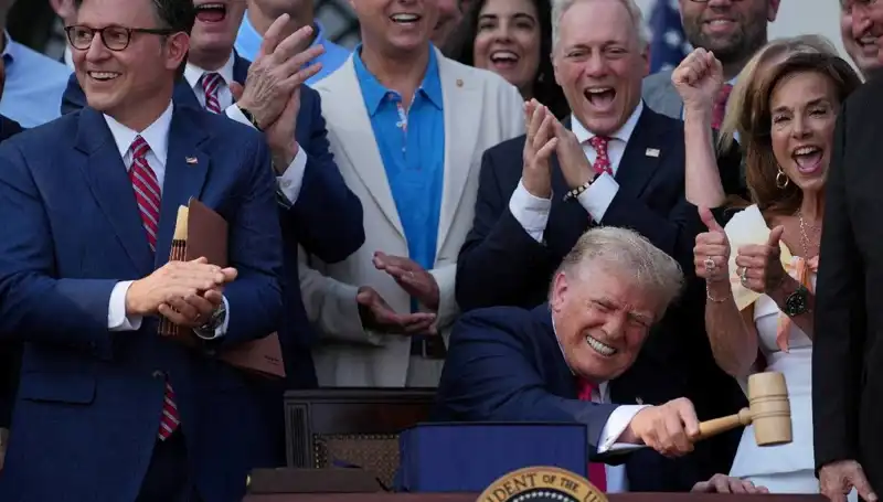 Trump’tan Önemli Adım: "Büyük, Güzel Yasa Tasarısı" İmzalandı!