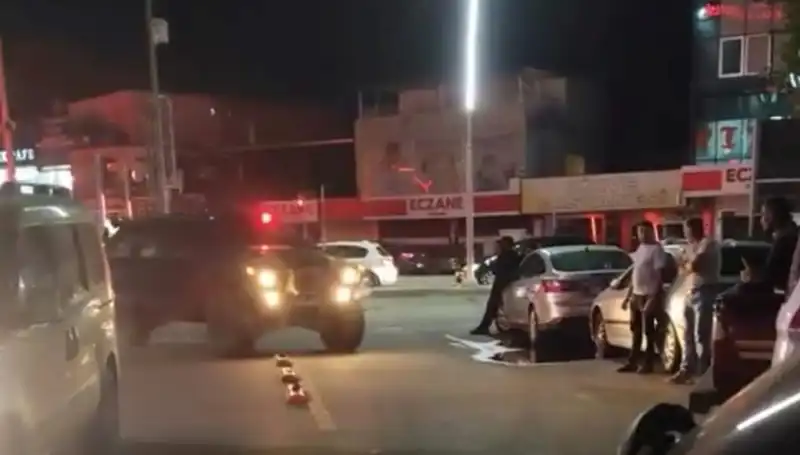 Kahn, Kardeşi Tarafından Bıçaklanan Annesini Kurtarmak İçin Mücadele Etti