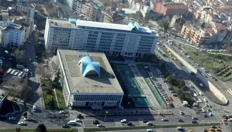 İBB Soruşturmasında WhatsApp Grubu Mesajları Mercek Altında!