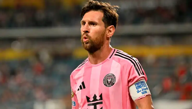 Messi'nin İlk Maçında Heyecan Dolu Anlar: Son Dakika Şutu Direkten Döndü
