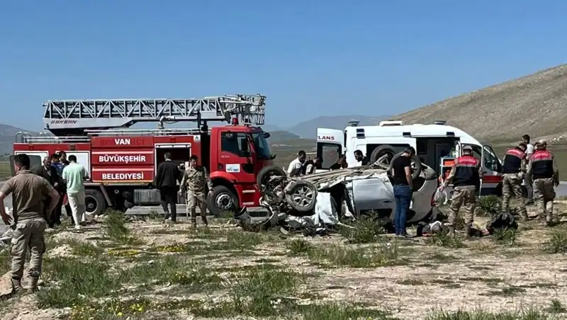 Van'daki Korkunç Kazada 4 Kişi Hayatını Kaybetti, 2 Kişi Yaralı