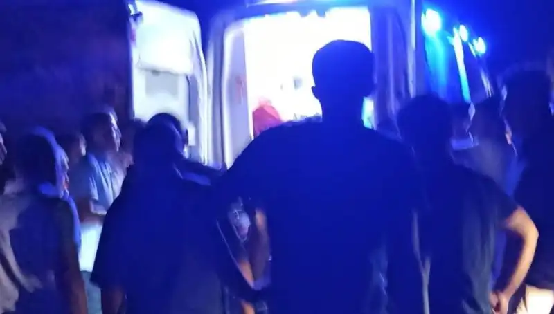 Otomobil Uçuruma Yuvarlandı: Sürücünün Hayatı Tehlikede