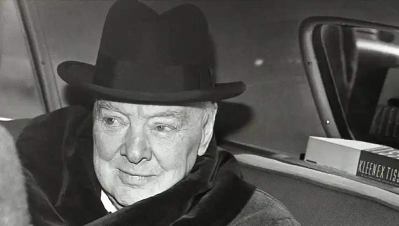 Churchill’in Bekar Evi Tarihi Atmosferiyle Satışta: Fırsat Kaçmasın!