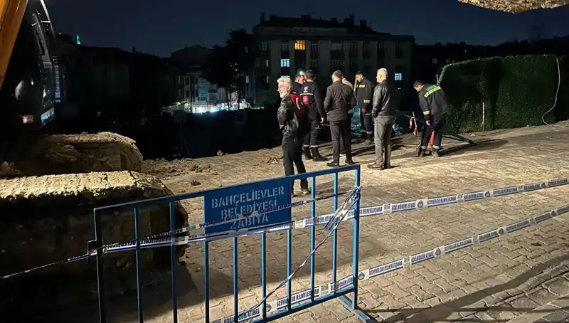 İstanbul'da İnşaat Çalışması Sırasında Yol Çökmesi Korkuttu!
