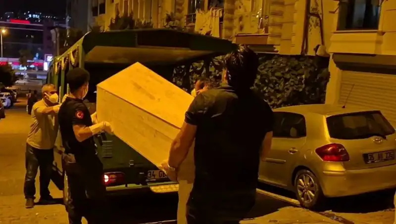 Esenyurt'ta Gizemli Kadın Cesedi Bulundu: Cinayet Mi, Kaza Mı?