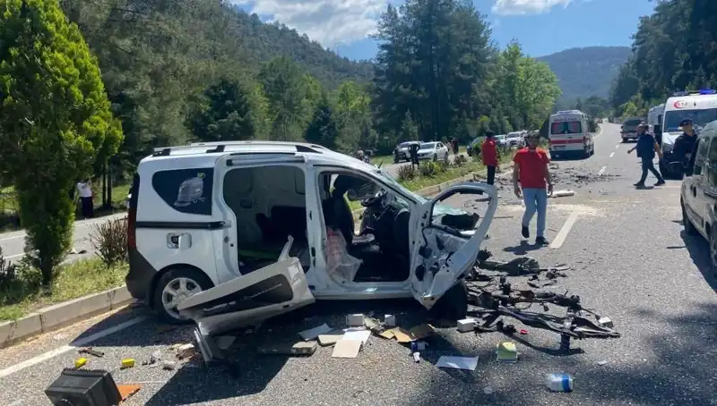 Marmaris'te Feci Kaza: Yolu Savaş Alanına Çeviren Olayda Ölü ve Yaralılar