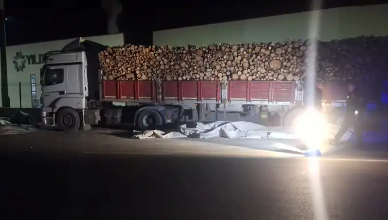 Brandayı Toplayan TIR Sürücüsüne Otomobil Çarptı: Kazanın Ayrıntıları Ortaya Çıktı