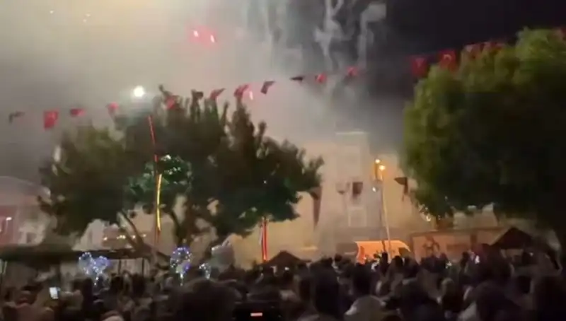 Havai Fişek Gösterisinde Eğlence Yerini Acıya Bıraktı: Hastanelik Olanlar Var