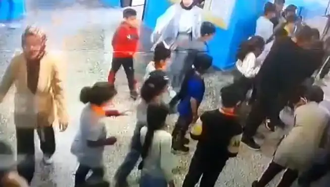 Mardin'de Öğrencinin Boğazına Kaçan Yemek Tehlikesi, Müdür Yardımcısıyla Aşıldı