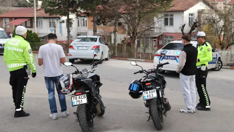Trafikte Akrobatlık Yapanlara 11 Bin Lira Ceza Kesilecek!