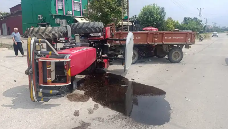 Otomobil ve Traktör Çarpıştı: İki Kişi Yaralandı