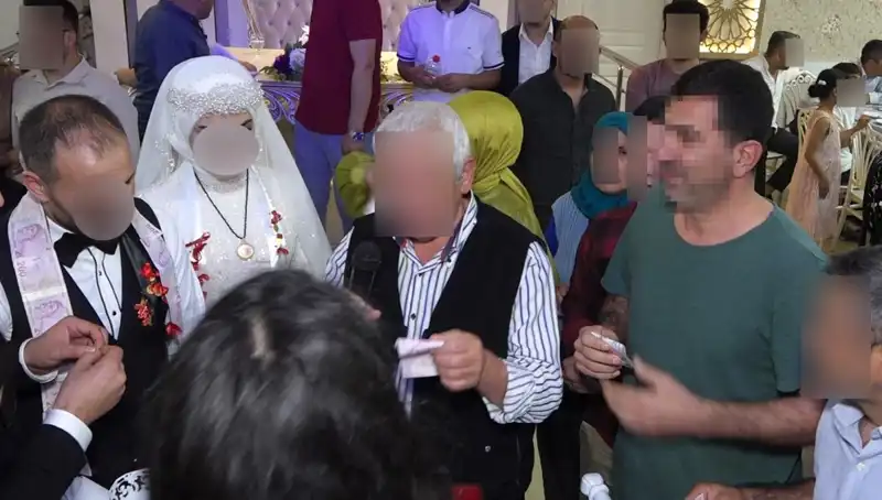 Davetsiz Düğün Davetiyesi: Pasta Yedi, Takı Çaldı ve Herkes Şaşırdı