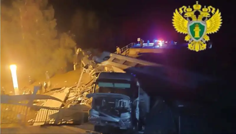 Rusya'da Feci Kaza: Tren Üzerine Çöküş, Hayatları Kararttı!
