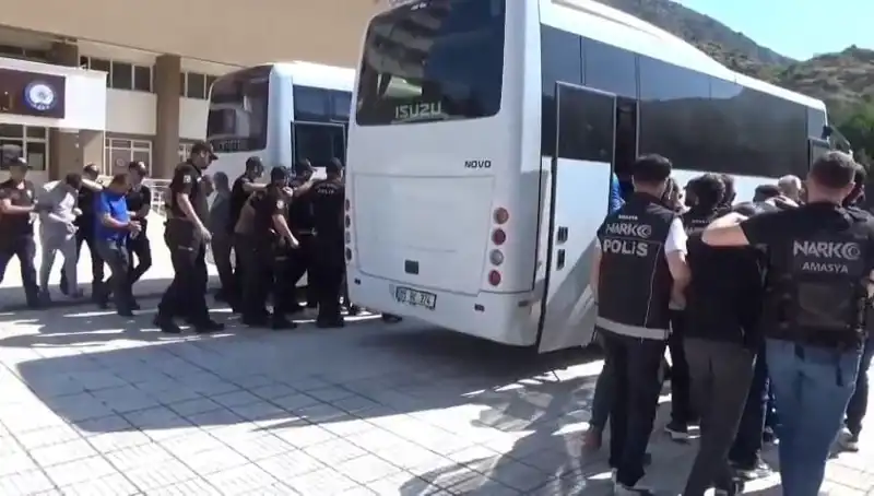 Amasya'da Uyuşturucu operasyonda 13 kişi tutuklandı, şehirde alarm!