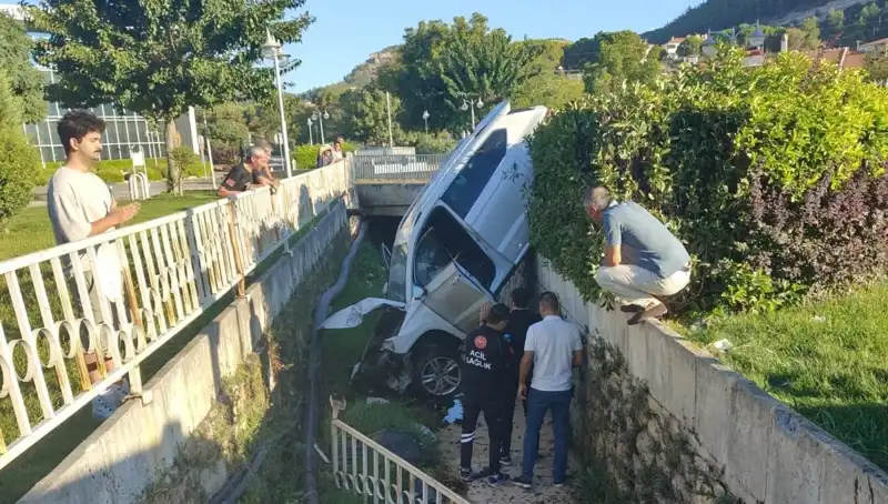 Muğla'da Direksiyon Kırınca Gelen Kaza: Olayın Detayları Ortaya Çıktı