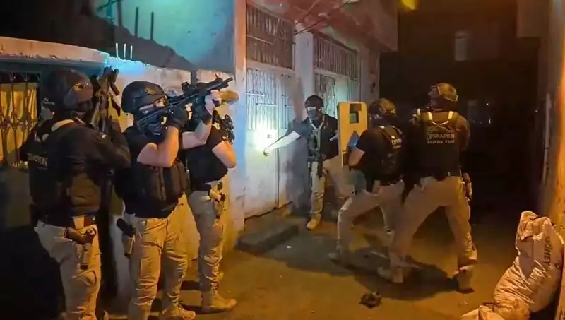 İstanbul’da DAEŞ’e yönelik büyük operasyon: Tam 18 kişi gözaltında!