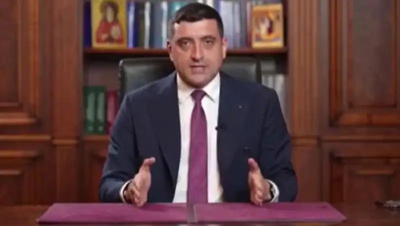Romanya'da Seçim Heyecanı: Aşırı Sağcı Aday İlk Turda Farkla Önde!