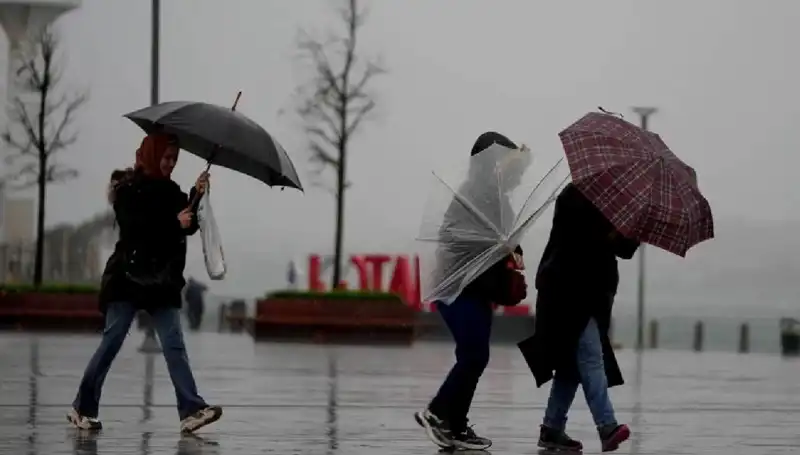 Türkiye'de İki Bölge İçin Kuvvetli Sağanak Yağış Uyarısı Geldi