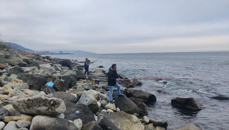 Kafesten Kaçan 2 Ton Levrek Denizle Buluştu: Balık Severler Sahile Akın Etti!