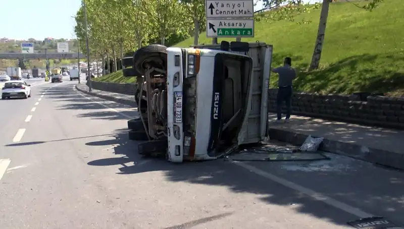 Küçükçekmece D-100 Karayolu'nda Feci Kaza: Yaralılar ve Trafik Kilitlendi