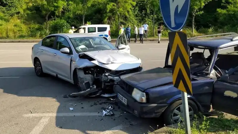 Görele'deki Feci Kaza: Sürücü Araç Camından Fırladı, Hayatı Değişti