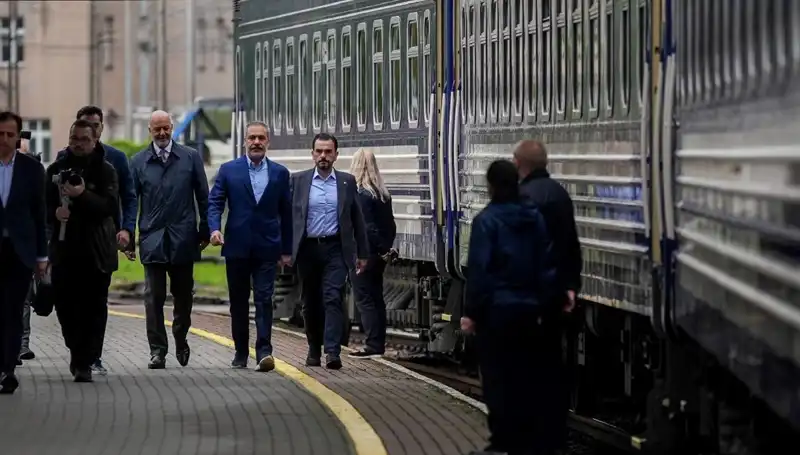 Dışişleri Bakanı Fidan, Ukrayna'da Tarihi Ziyareti Tamamladı