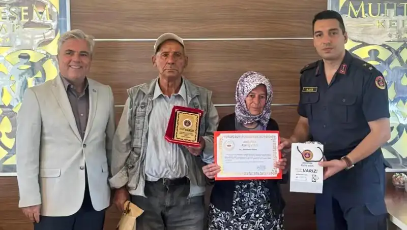 Tek Varoluşları Olan Evi Jandarmaya Bağışladılar: Duygulandıran Bir Hikaye