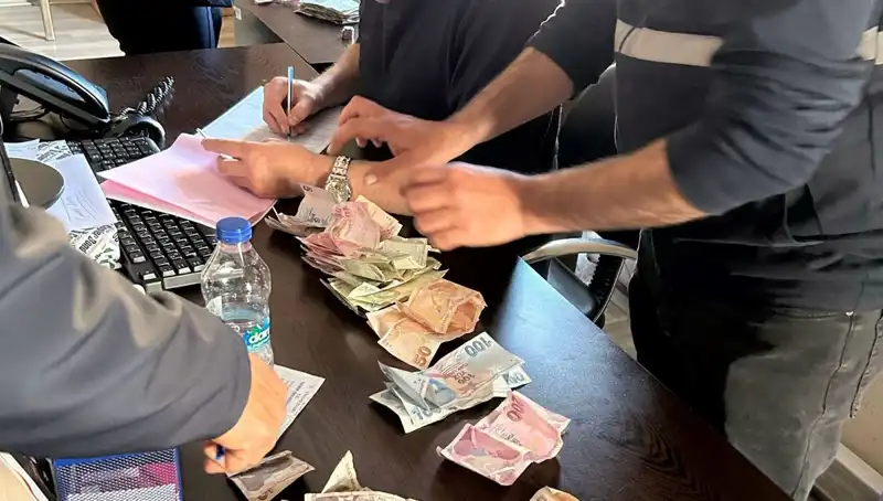 Antalya'da Dilenci Operasyonunda 19 Bin Lira Ele Geçirildi!