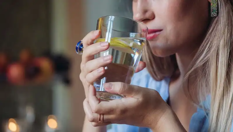 Harvardlı Araştırmacı: Limonlu Su İçmenin Sağlığa Faydaları Gerçek mi?