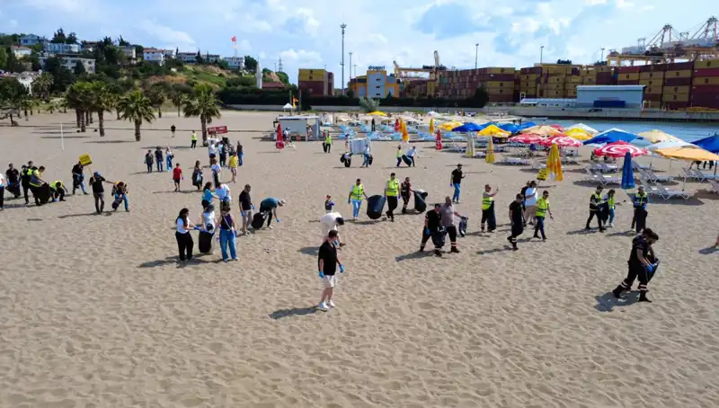 Plajlarda Yüzlerce Gönüllü ile Çevre Temizliği Etkinliği Gerçekleştirildi!