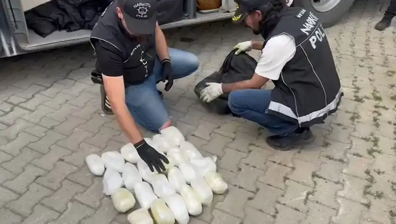 Yolcunun Valizinden Yakalanan 13 Kilo Metamfetamin Şoku