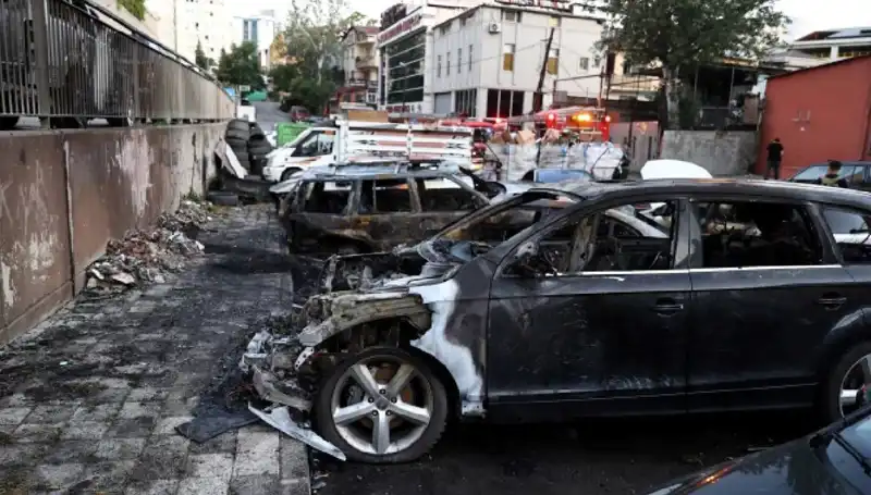 Sanayide Tamir Bekleyen Araçlar Alev Alev Yandı: Yangının Sebebi Ne?