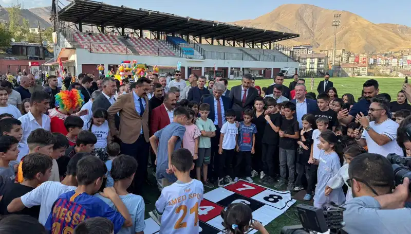 Hakkari'de Geleneksel Anadolu Şenliği Coşkuyla Başladı!
