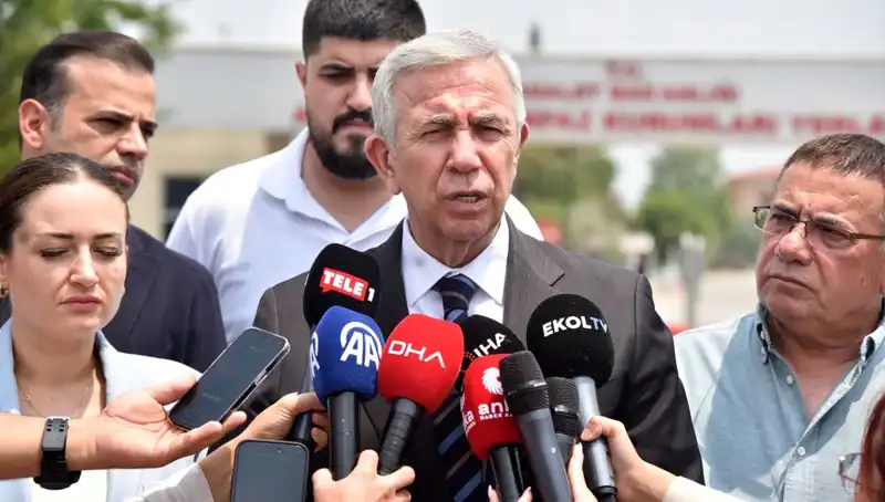 Mansur Yavaş, Antalya'da Muhittin Böcek'i Ziyaret Etti: İşbirlikleri Gelişiyor!